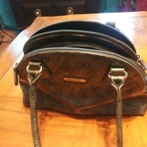 Laura Scott gray print stlye handbag